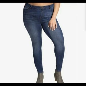 Molly and Isadora mid rise skinny jean